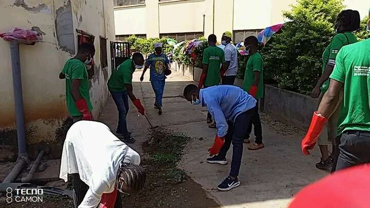 Charles SOMDA, SJ., Assistant Coordinator CIEE-CCU with the youth during conservation activity of the environment