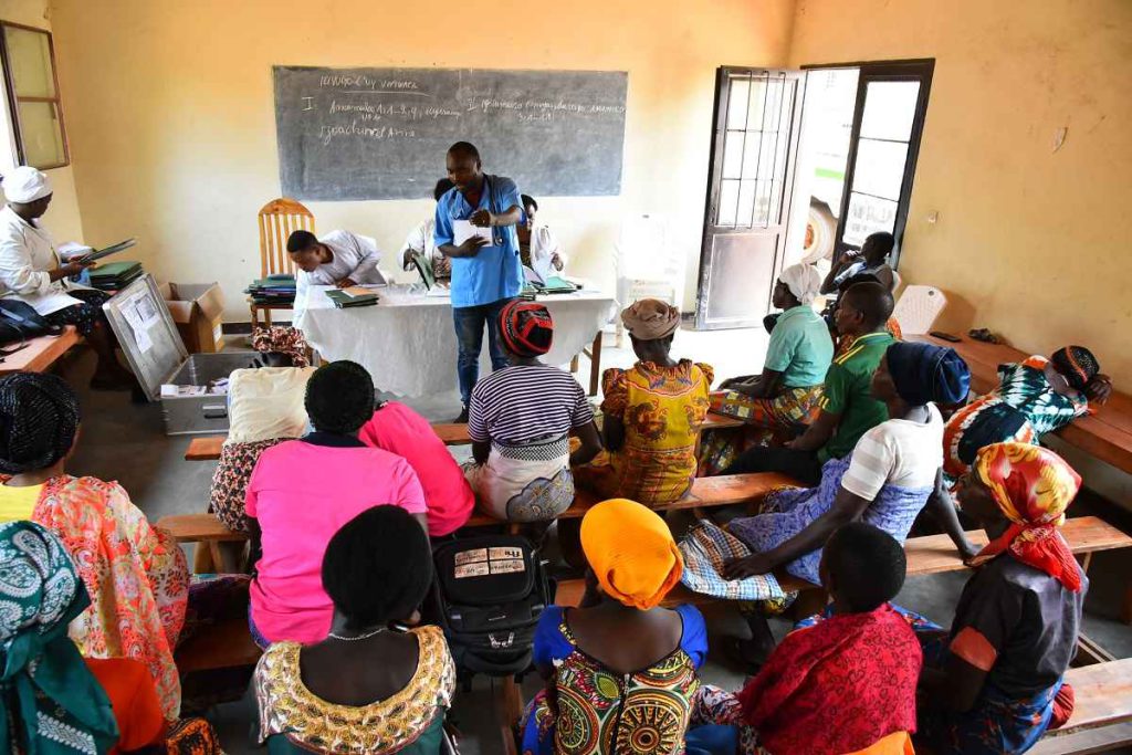 Mobile clinic team from Service Yezu Mwiza (Burundi) with Magara beneficiaries who were offering ARV and non-ARV treatment, free consultation and also therapeutic education.