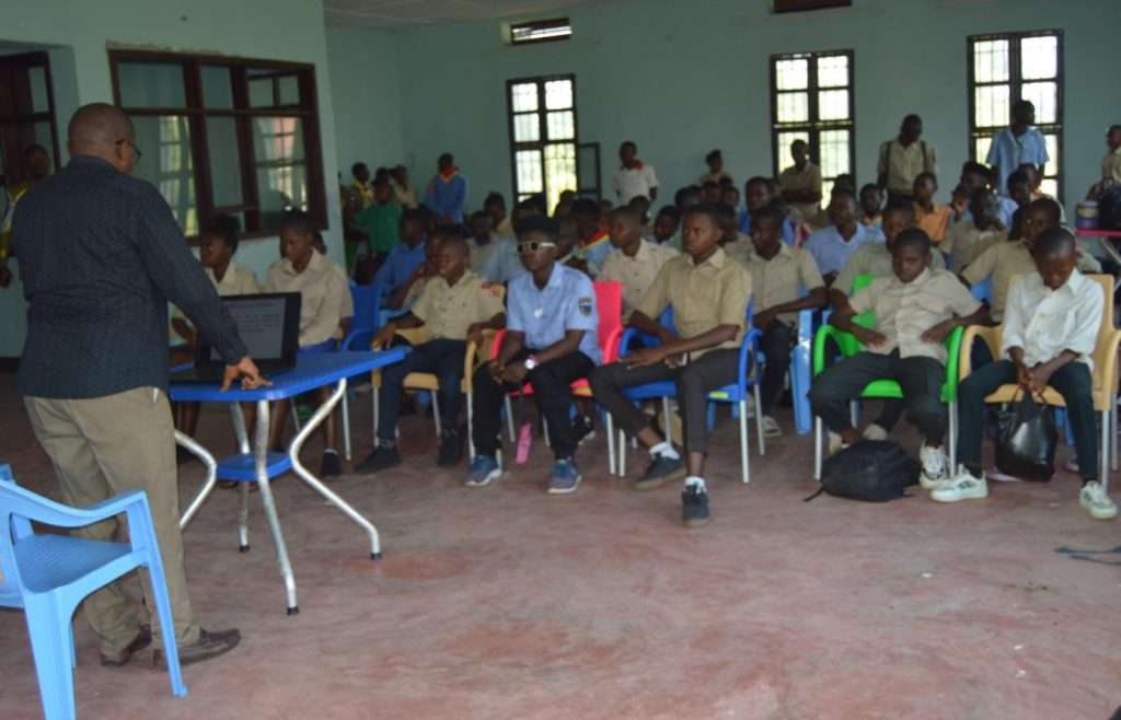 Conference-debate on entrepreneurship with the scouts of the parish of Saint Paul led by Mr Norbert BOLENZA of the Center Maisha.