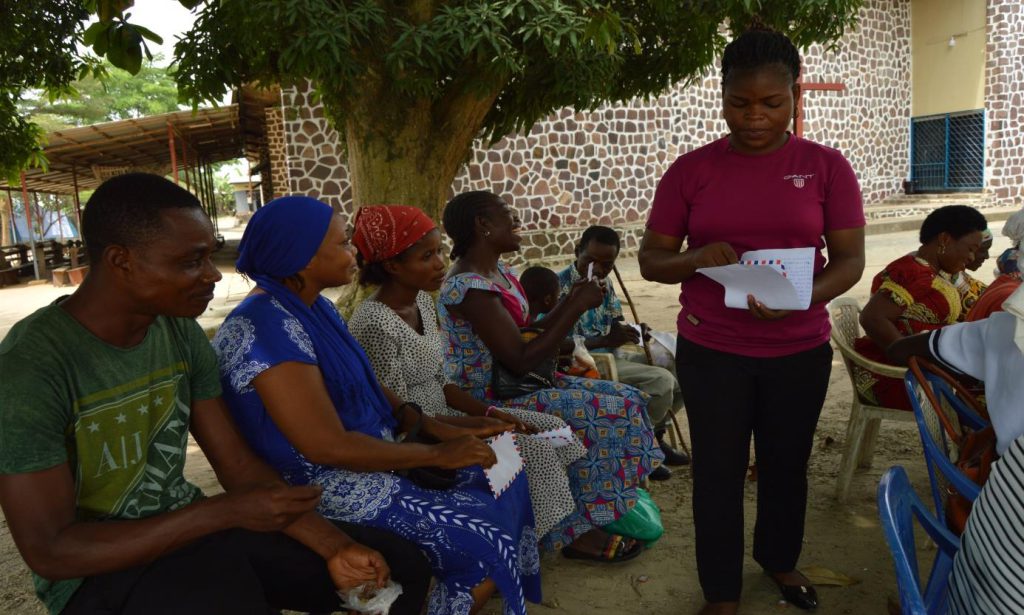 Beneficiaries receiving envelopes on the occasion of the feast of Saint Louis de Gonzague.