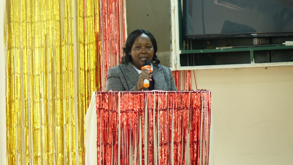 Sra. Beatrice Maina, diretora da Escola Secundária St. Aloysius Gonzaga